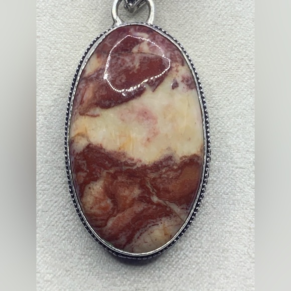 Classic Red Jasper Pendant in Vintage Style Setting! 925 Sterling Silver Overlay - Picture 8 of 15